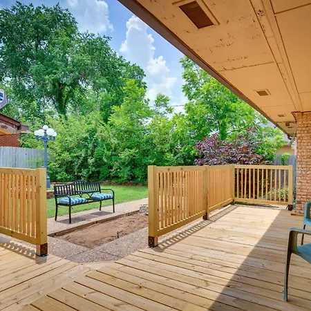 Lawton Home With Deck, Near Casinos And Museums!